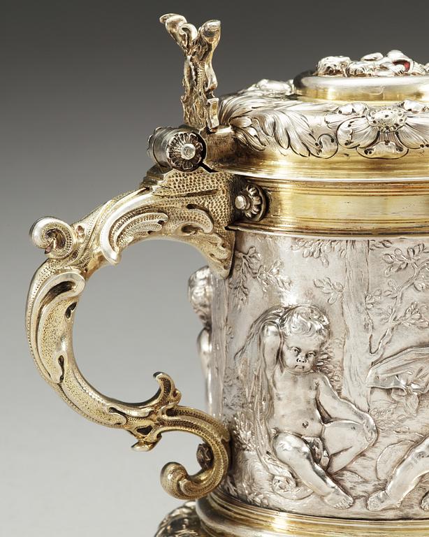 A German 17th century parcel-gilt tankard, makers mark of Johann Brockmer, Hamburg 1662-1685.