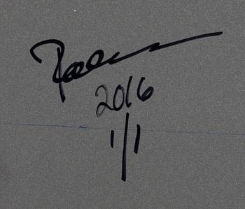 Paola Suhonen, värivedos lasille, a tergo signeerattu ja päivätty 2016, numeroitu 1/1.