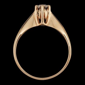 RING, 14k guld med briljantslipad diamant, 0.16 ct. Vikt 3 g.