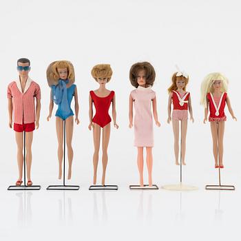 Barbie and Tressy, 5 dolls in box, along with clothes and accessories, Mattel, 1960s.