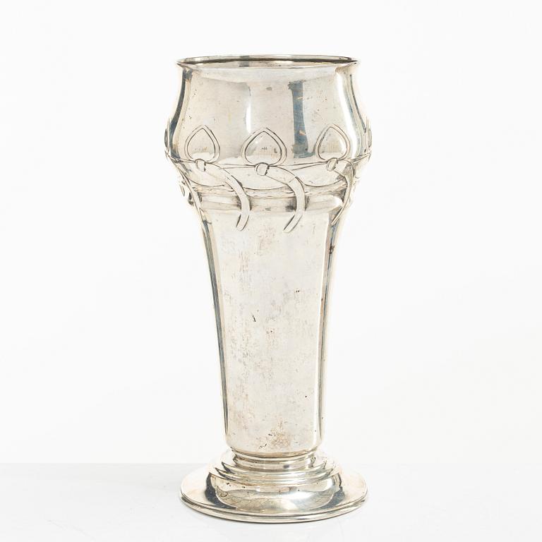 An art Nouveau, silver vase, GAB, 1913.