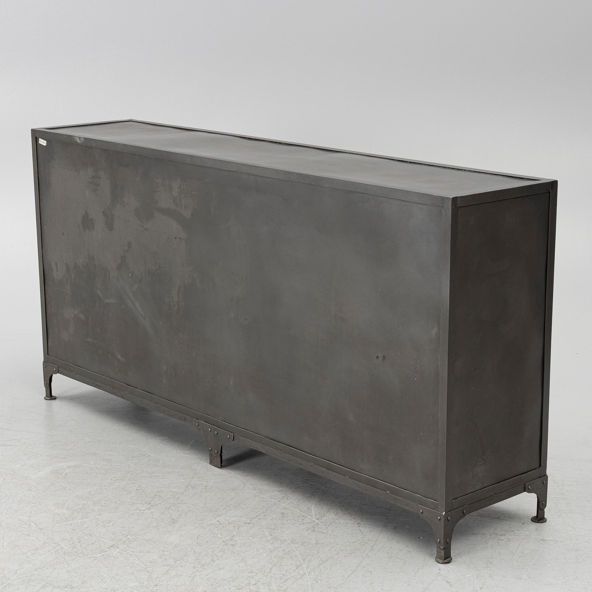 Sideboard, Manzana.