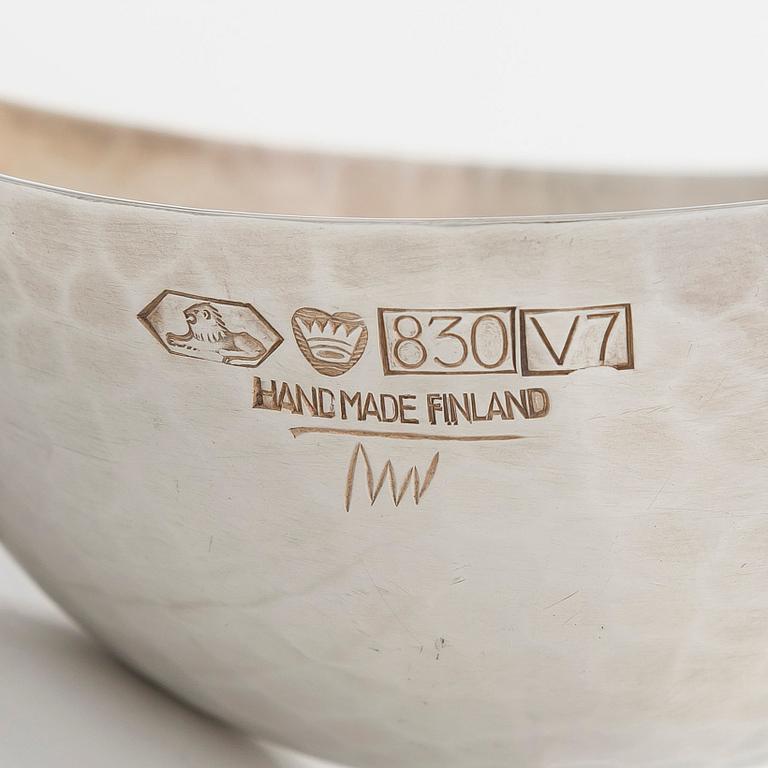 Tapio Wirkkala, boolimalja ja -kauha, hopeaa, palisanteri, Kultakeskus, Hämeenlinna, 1974.