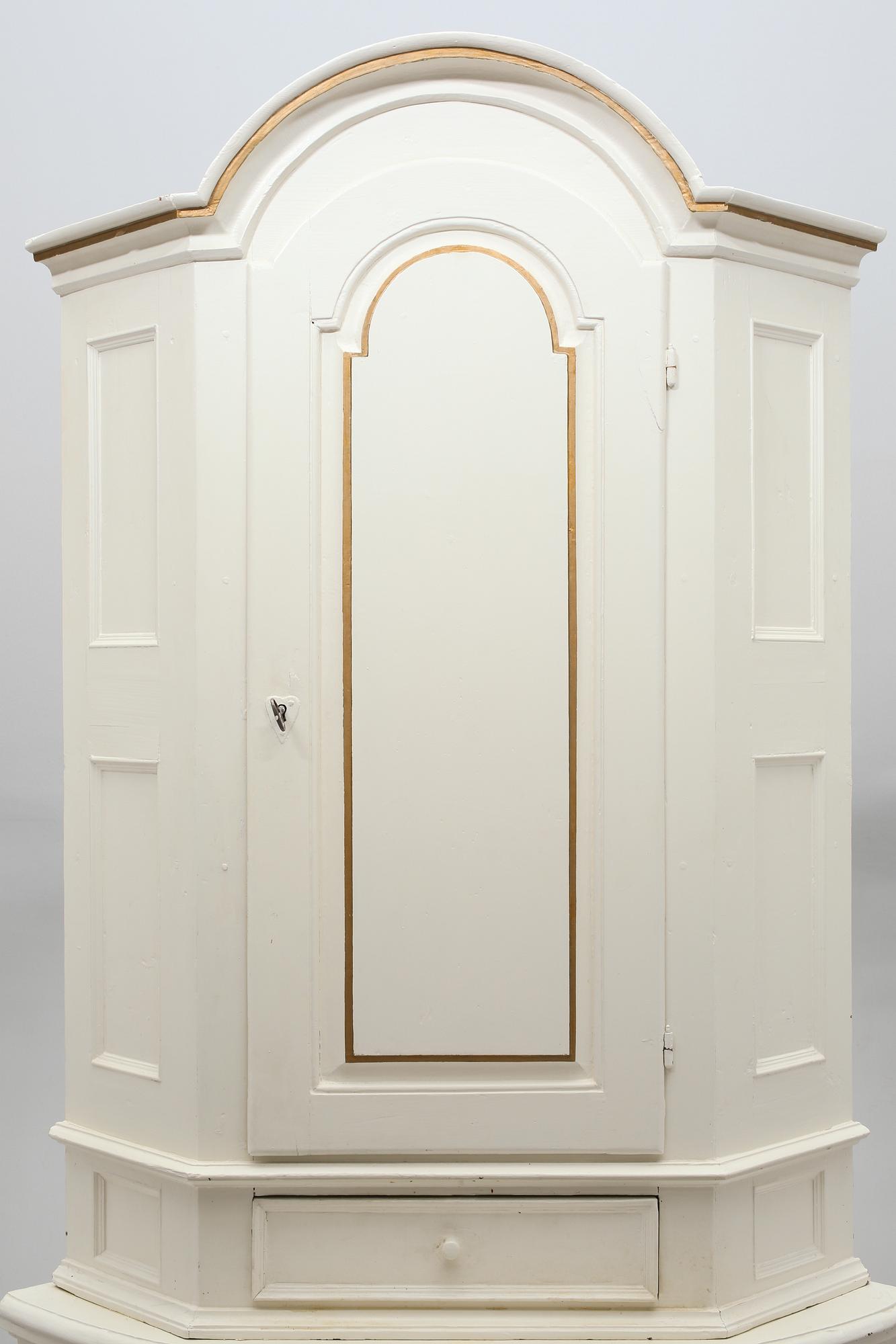 HÖRNSKÅP, 1700/1800-tal.