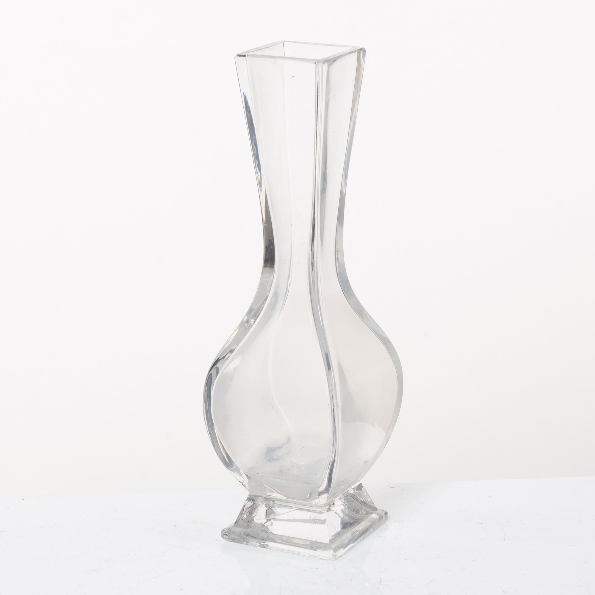 A cut glass vase, Qing dynasty, 19th century.