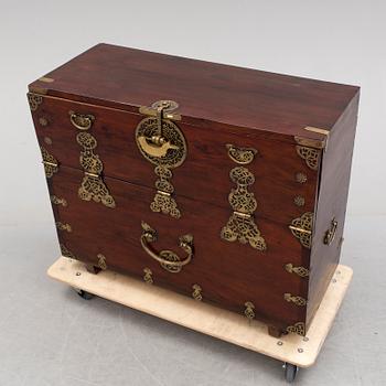 A Korean blanket chest. 19th Century.