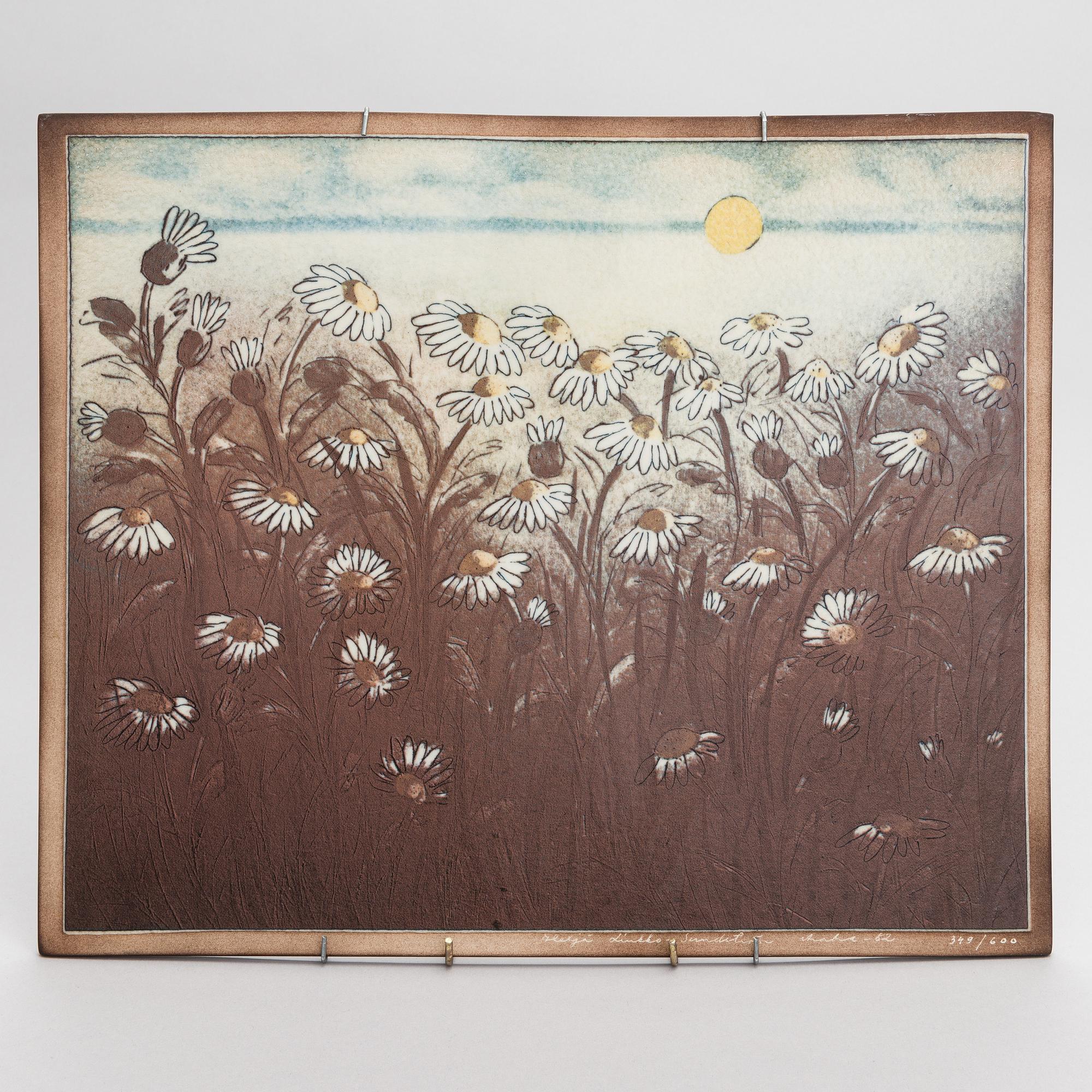 Heljä Liukko-Sundström, A ceramic wall plaque signed and dated Arabia -82, 349/600.