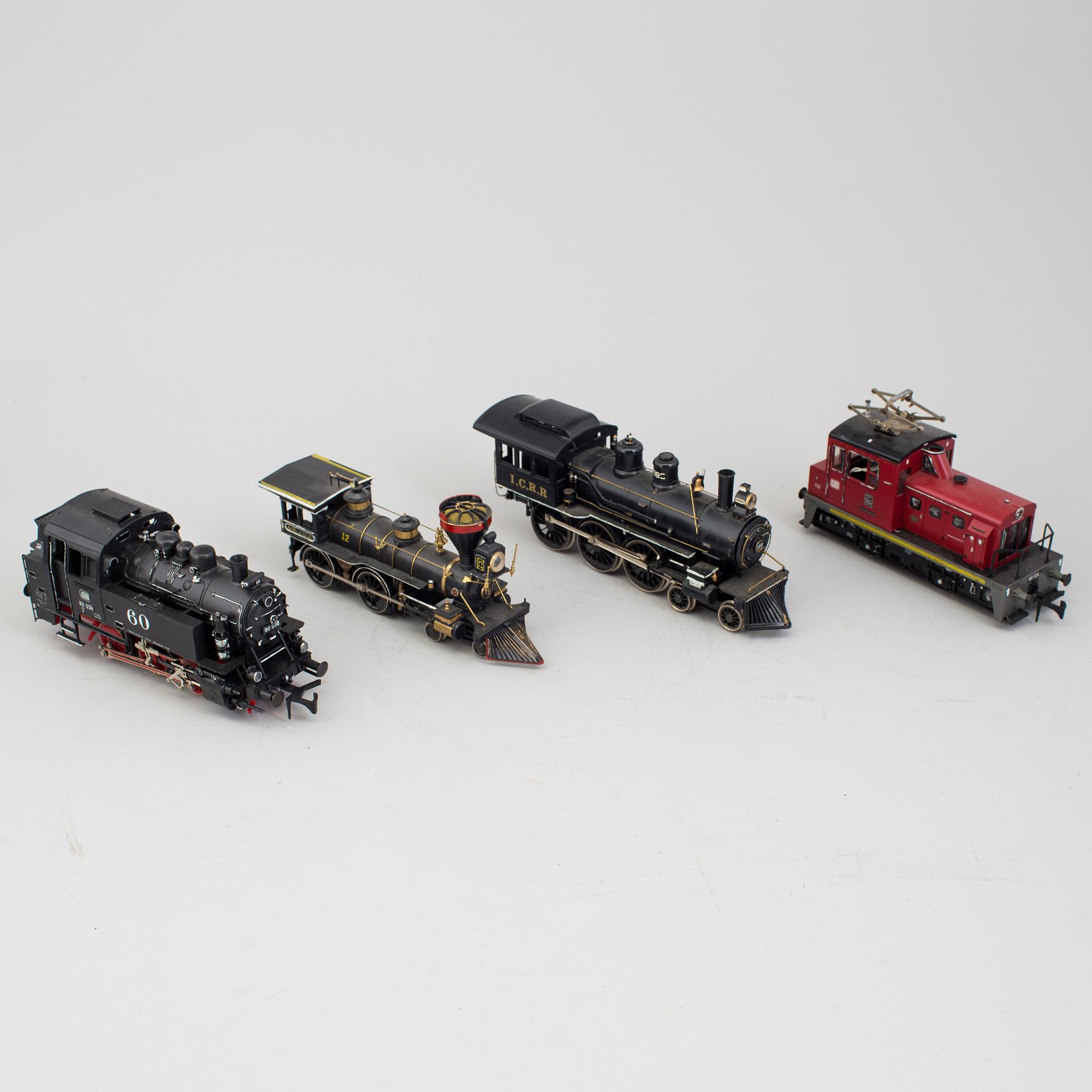 Train parts, 11 pieces, by amongst others Rivarossi.