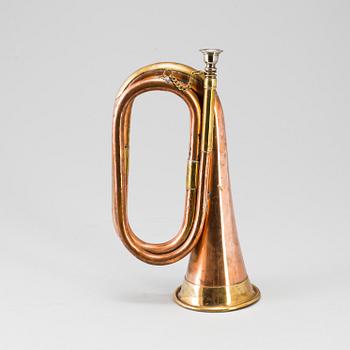 A COPPER AND BRASS HUNTING HORN, first half of the 20th century.