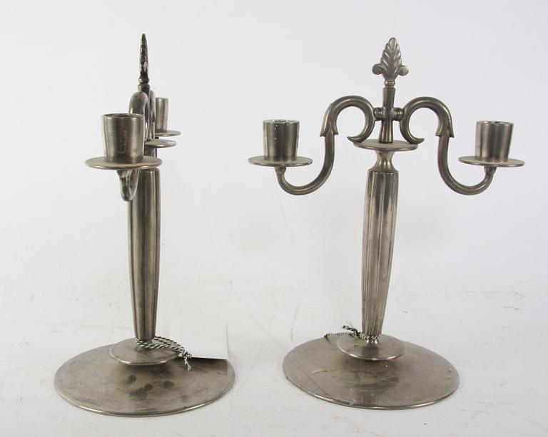 KANDELABRAR, ett par, tenn, design E Ollers.