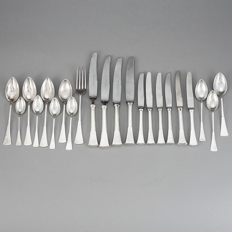 BESTICKSERVIS, 124 delar, silver, bla Österrike-Ungern 1872-1922 och Ungern 1937-1965. Total vikt ca 6841 gram.