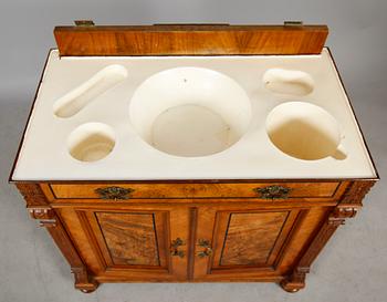 KOMMOD, sent 1800-tal.