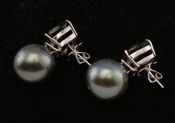 A PAIR OF EARRINGS, black south sea pearl 15 mm. Smoke quartz and navette-cut diamonds c. 0.30 ct.