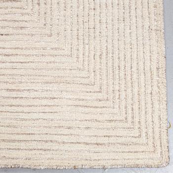 A CARPET, "Maze", loomed i relief, ca 317 x 160 cm.