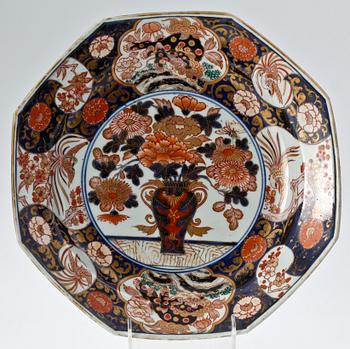 SKÅLFAT, porslin Imari Japan 1700-tal.