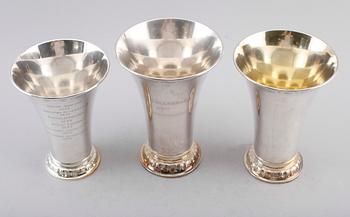 BÄGARE, 3 st, silver, svenska stämplar, 1900-tal. Vikt ca 952 gram.