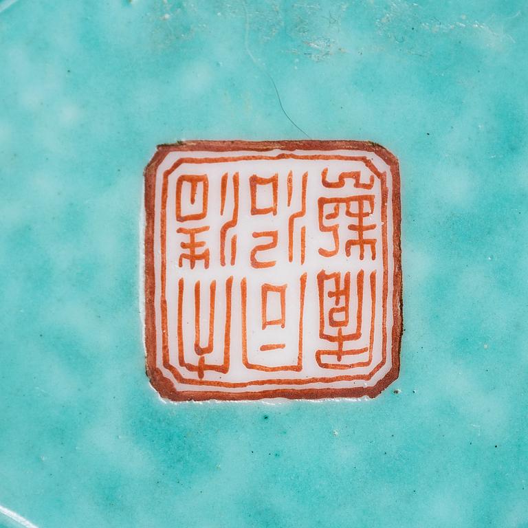 Plates, 2 pcs, bowls, 2 pcs, and a hexagonal bowl in Famille Rose, China, 19th- and 20th century.