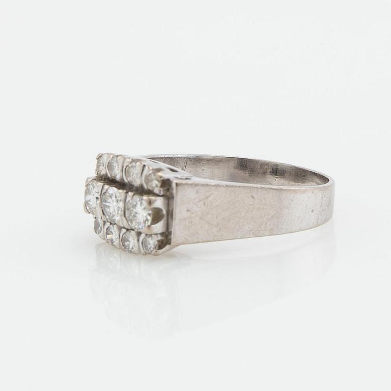 Ring, 18K vitguld med briljantslipade diamanter.