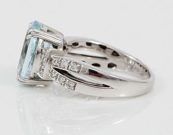 RING, akvamarin samt diamanter totalt ca 0,20 ct.