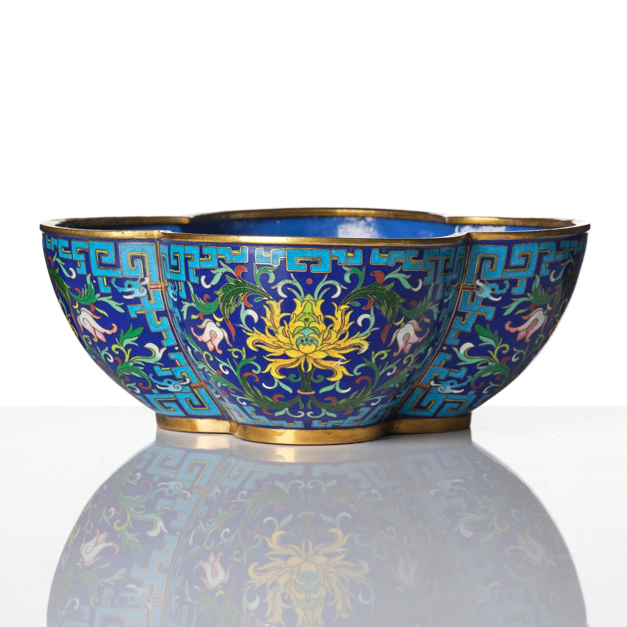 A quatre-foil  'lotus' jardiniere, late Qing dynasty.