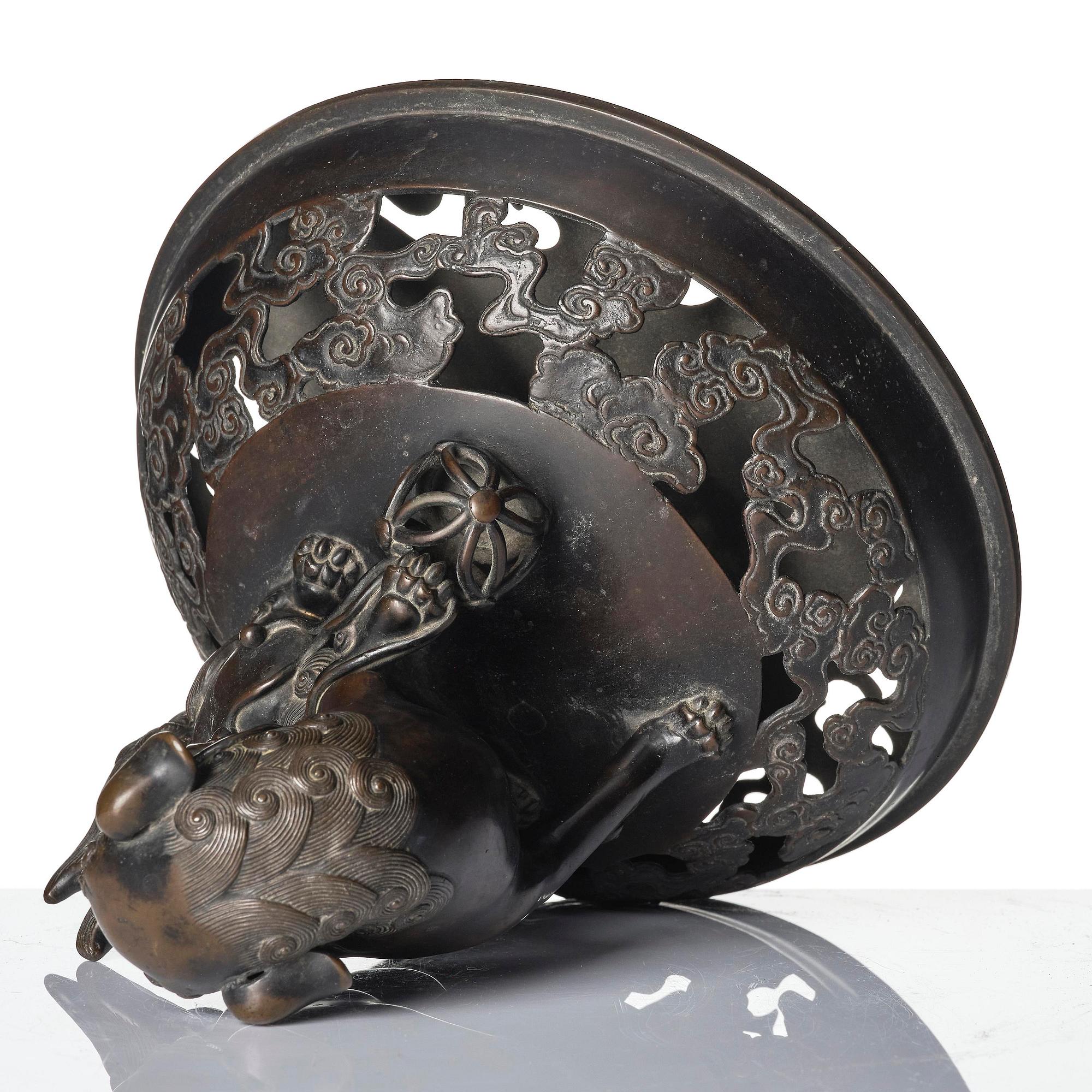 A large bronze censer with cover, Qing dynasty, 19th century.