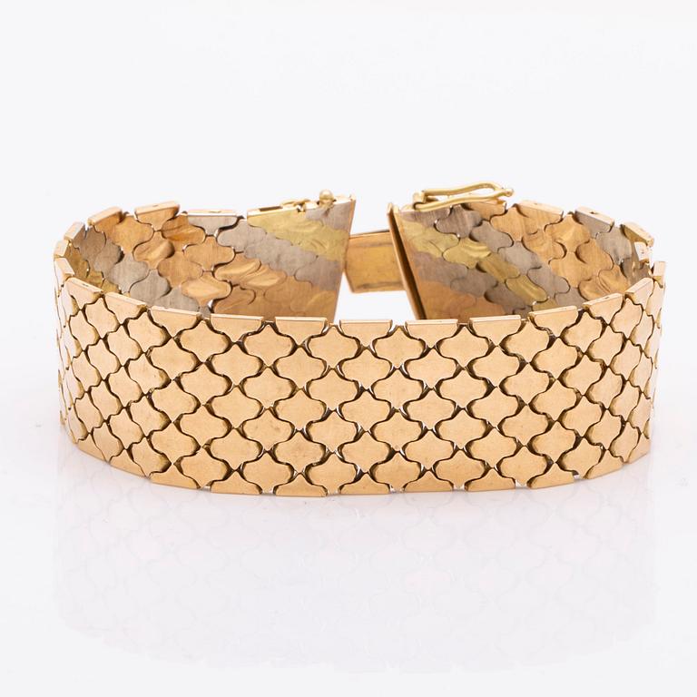 A trois couleurs 18K gold bracelet weight 59,4 gram.
