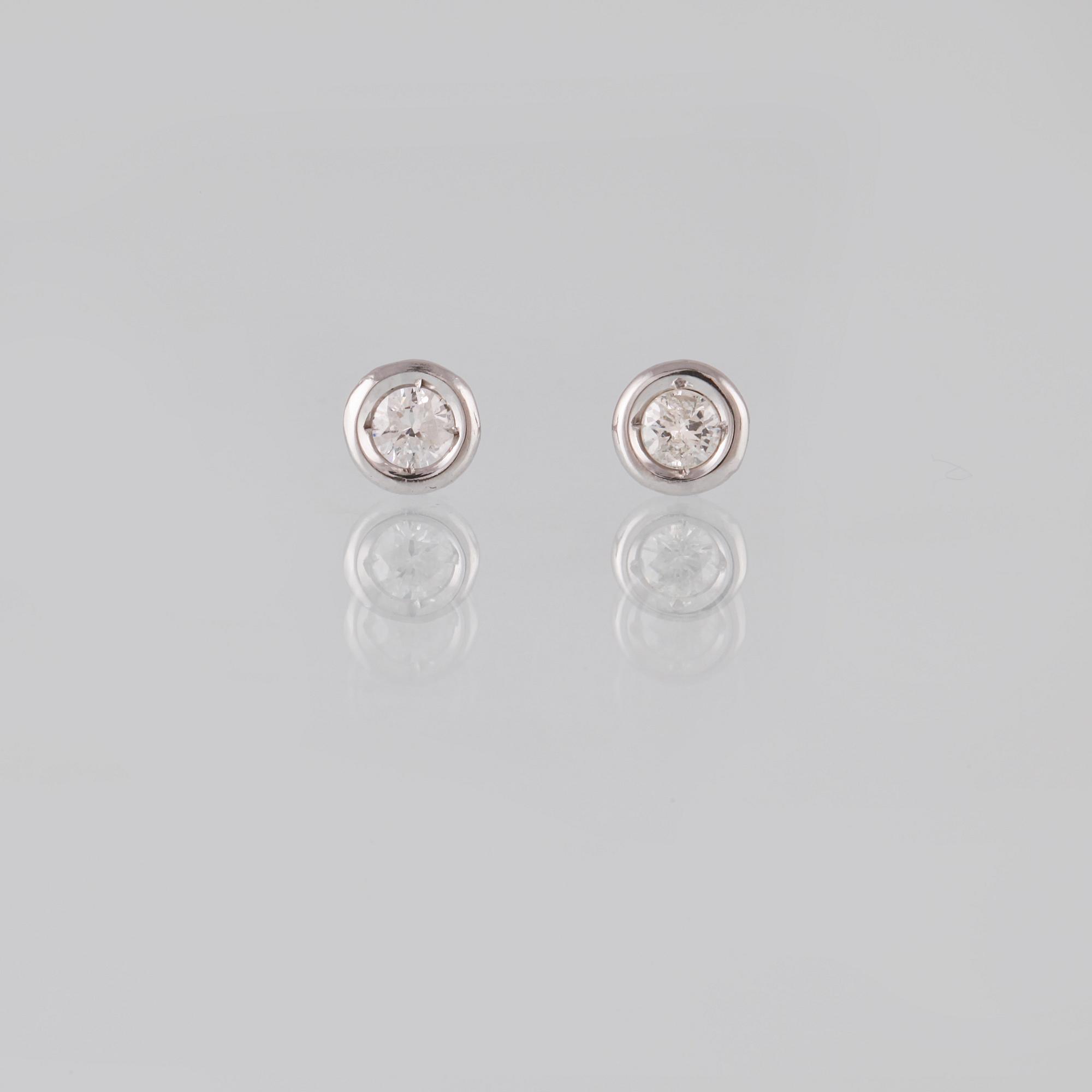 ÖRHÄNGEN, 18K vitguld med briljantslipade diamanter ca 0.19 ct. Vikt 1,4 gram.