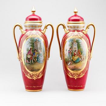 LOCKURNOR, 1 par, porslin, möjligen Frankrike 1900-talets första hälft.