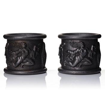 Anna Petrus, a pair of Swedish Grace cast iron garden urns 'Blomkruka nr 1', Näfveqvarns Bruk.