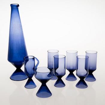 TAMARA ALADIN, A set of 5 drinking glasses, a decanter, a sugar bowl and a cream jug, X-series, Riihimäen Lasi 1961-64.