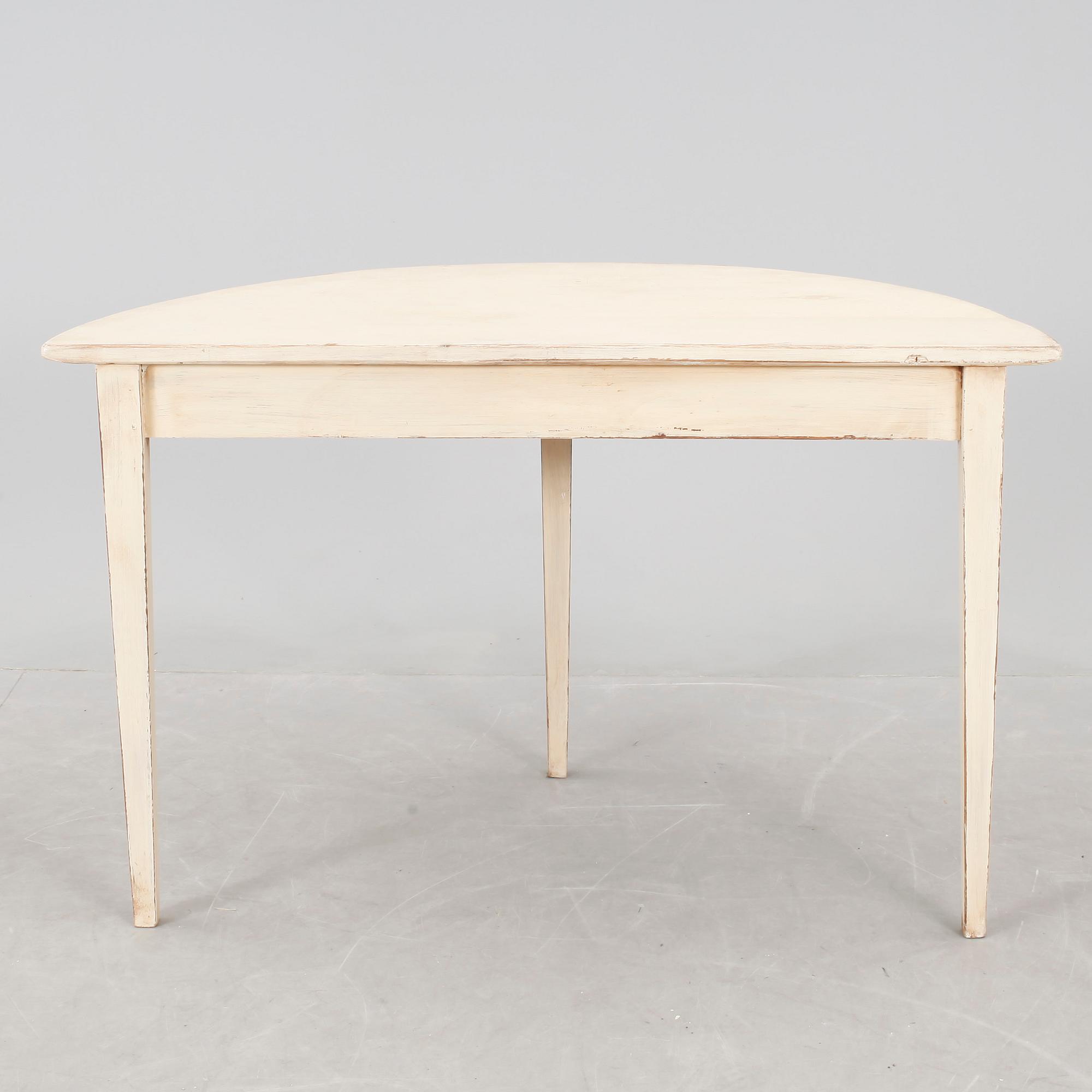 HALVMÅNEBORD, omkring 1900.