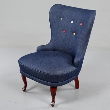 EMMAFÅTÖLJ omkring 1900-talets mitt.