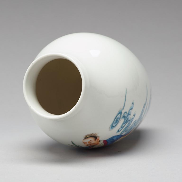 A Chinese vase, 20th Century.