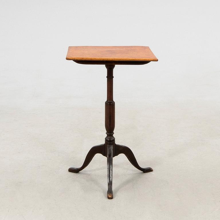 Drop-leaf table, Sweden circa 1800.