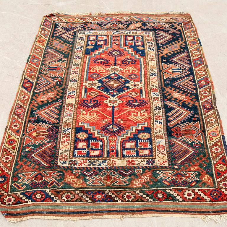 Matta, Kaukasisk semiantik/antik ca 153x123 cm.