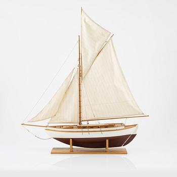 A wooden scale model of the Norwegian yacht "Marie" 1899 by Sören Orsman.