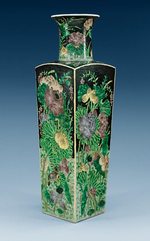 A famille noir vase, Qing dynasty (1644-1912).