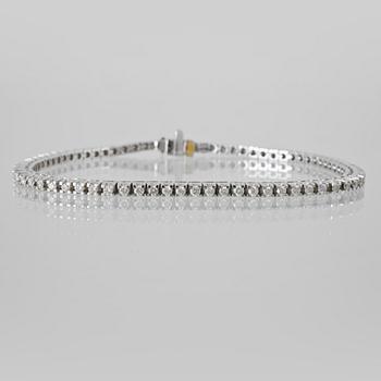 ARMBAND, 18k vitguld med briljantslipade diamanter, 1.72 ct. Vikt 12,4 g.