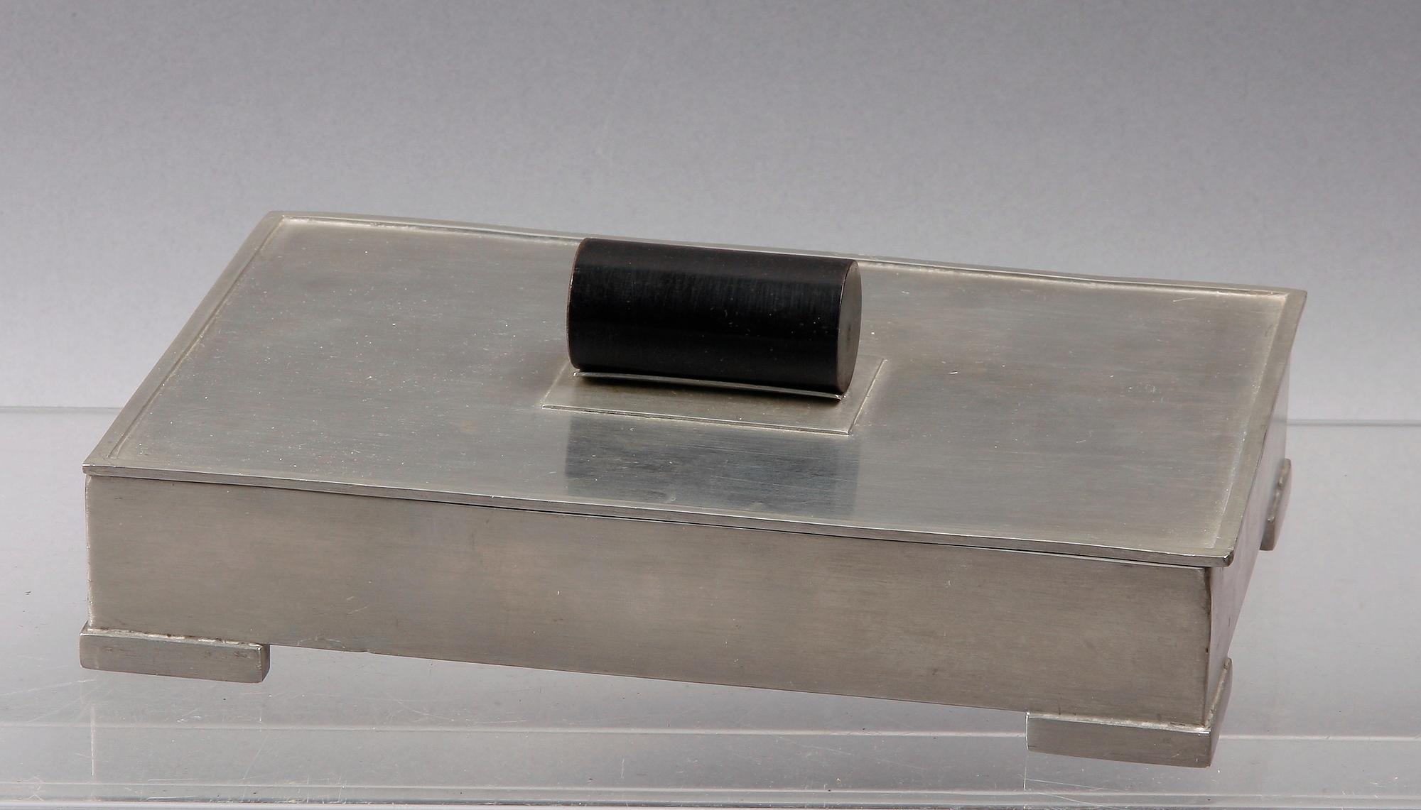 LOCKASK, tenn, 1940-tal, undertill märkt Svenskt Tenn.