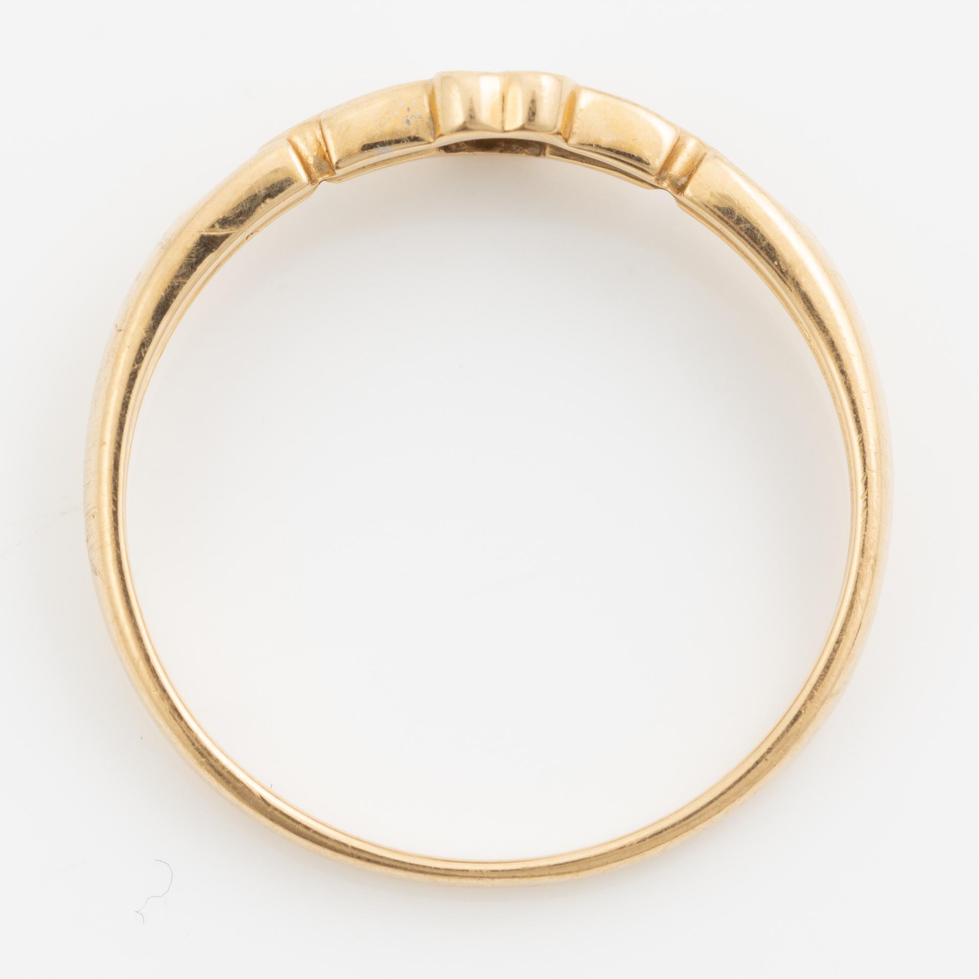 Ring 18K guld med små diamanter.