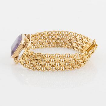 18K gold and colour change synthetic sapphire bracelet.