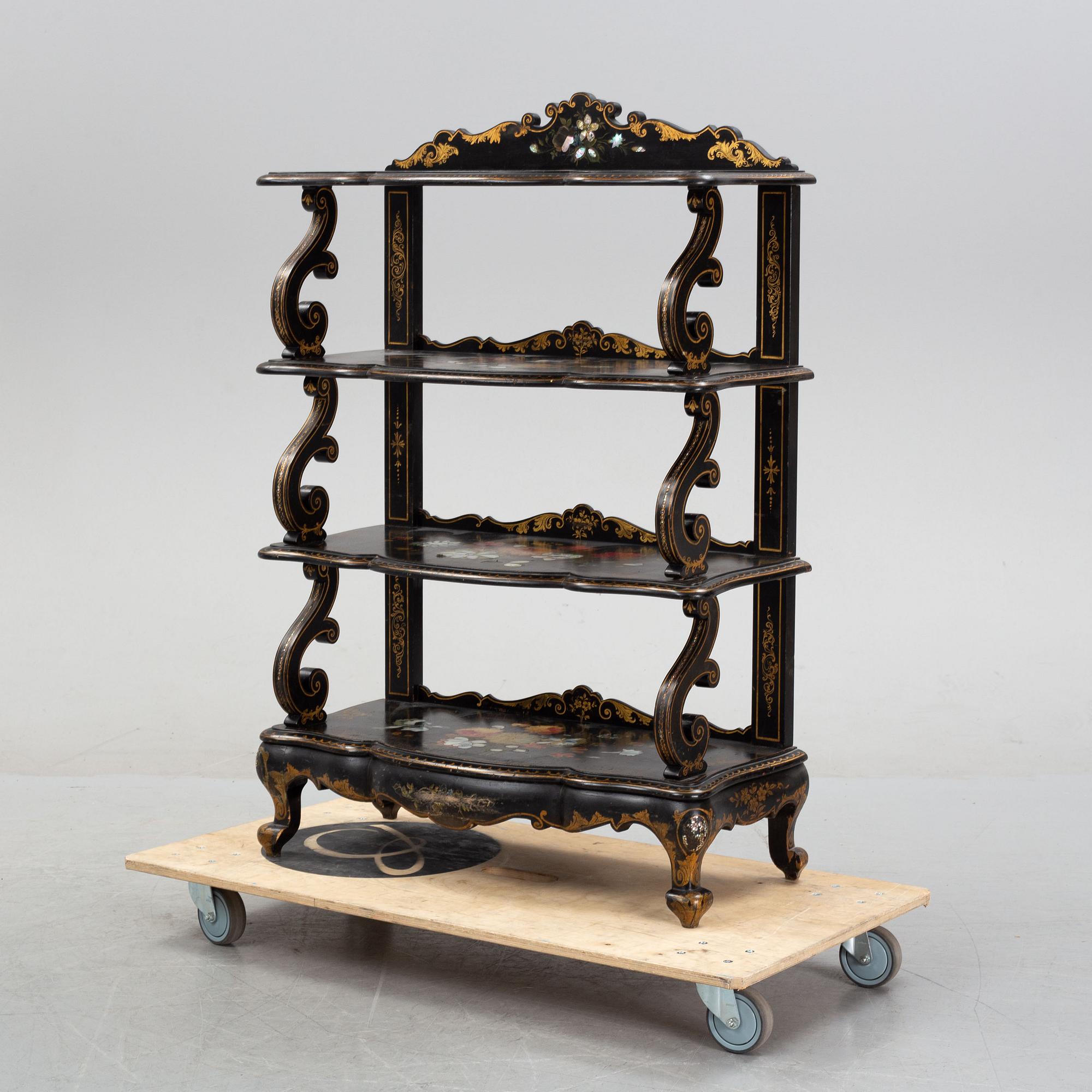 A late 19th century Atenienn or Etagere.