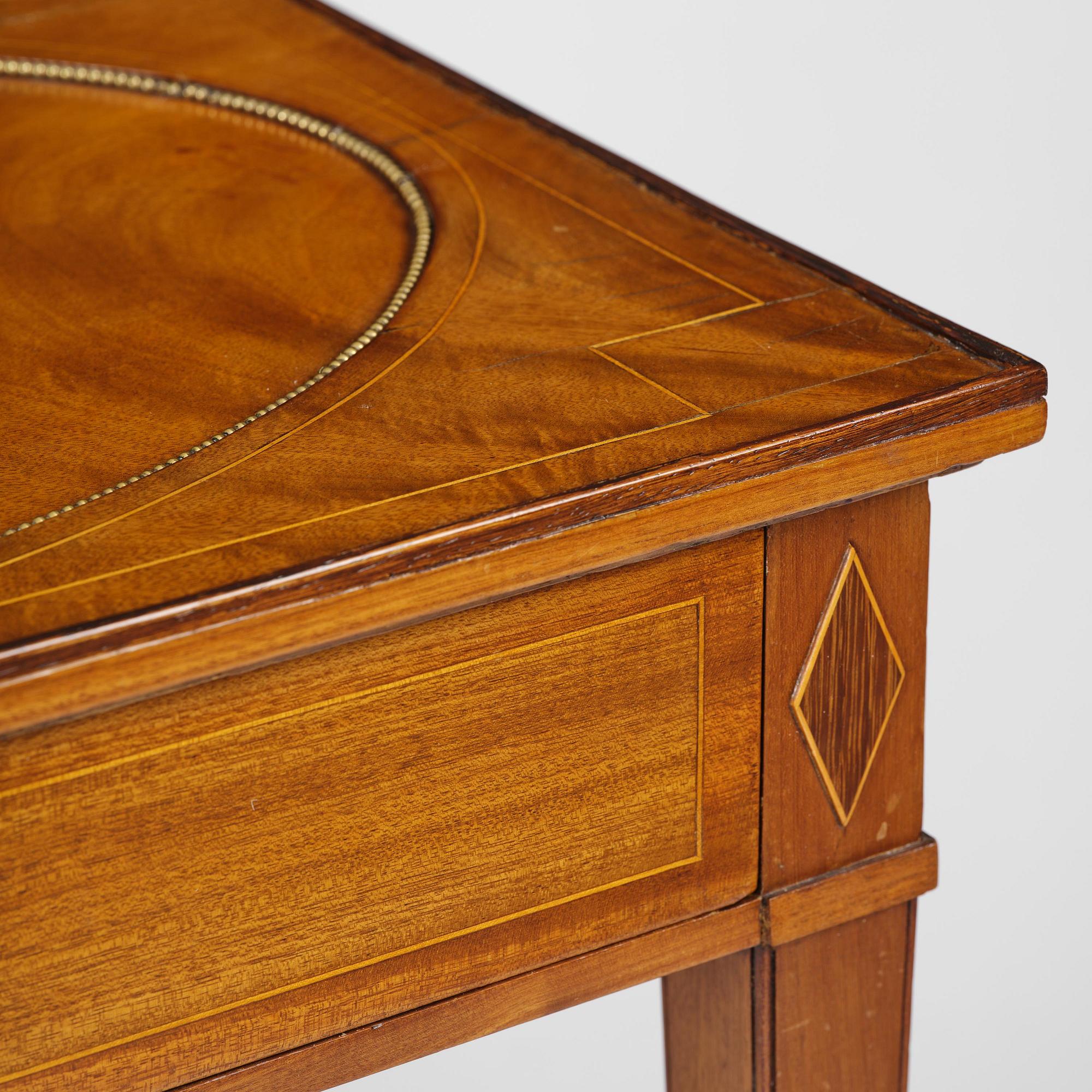 A late Mustavian mahogany table attributed to L. Qvarnberg (master in Stockholm 1801-13).