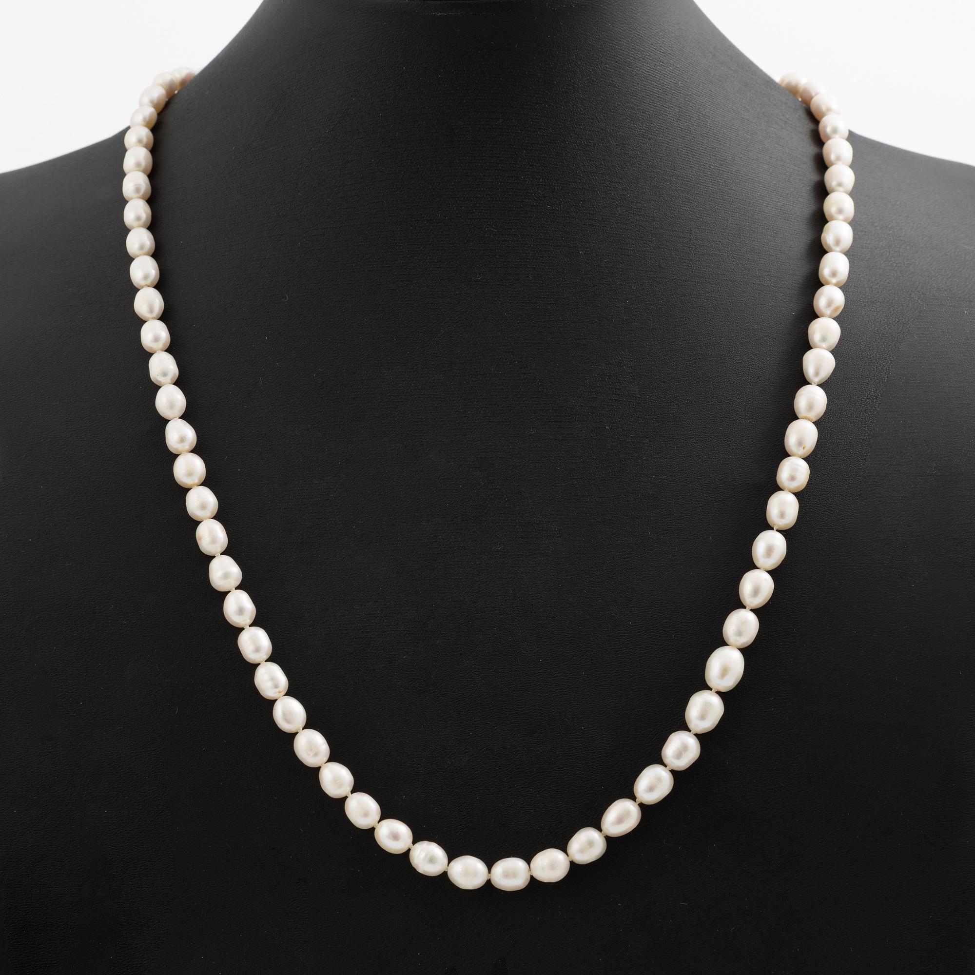 Collier och armband odlade pärlor med silverlås.
