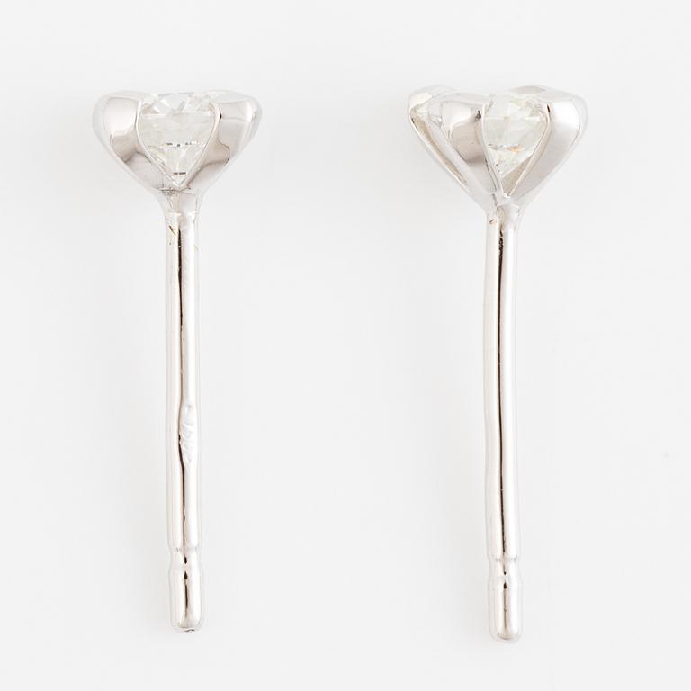 Earrings 18K white gold set with brilliant-cut diamonds, accompanied by GIA dossier.