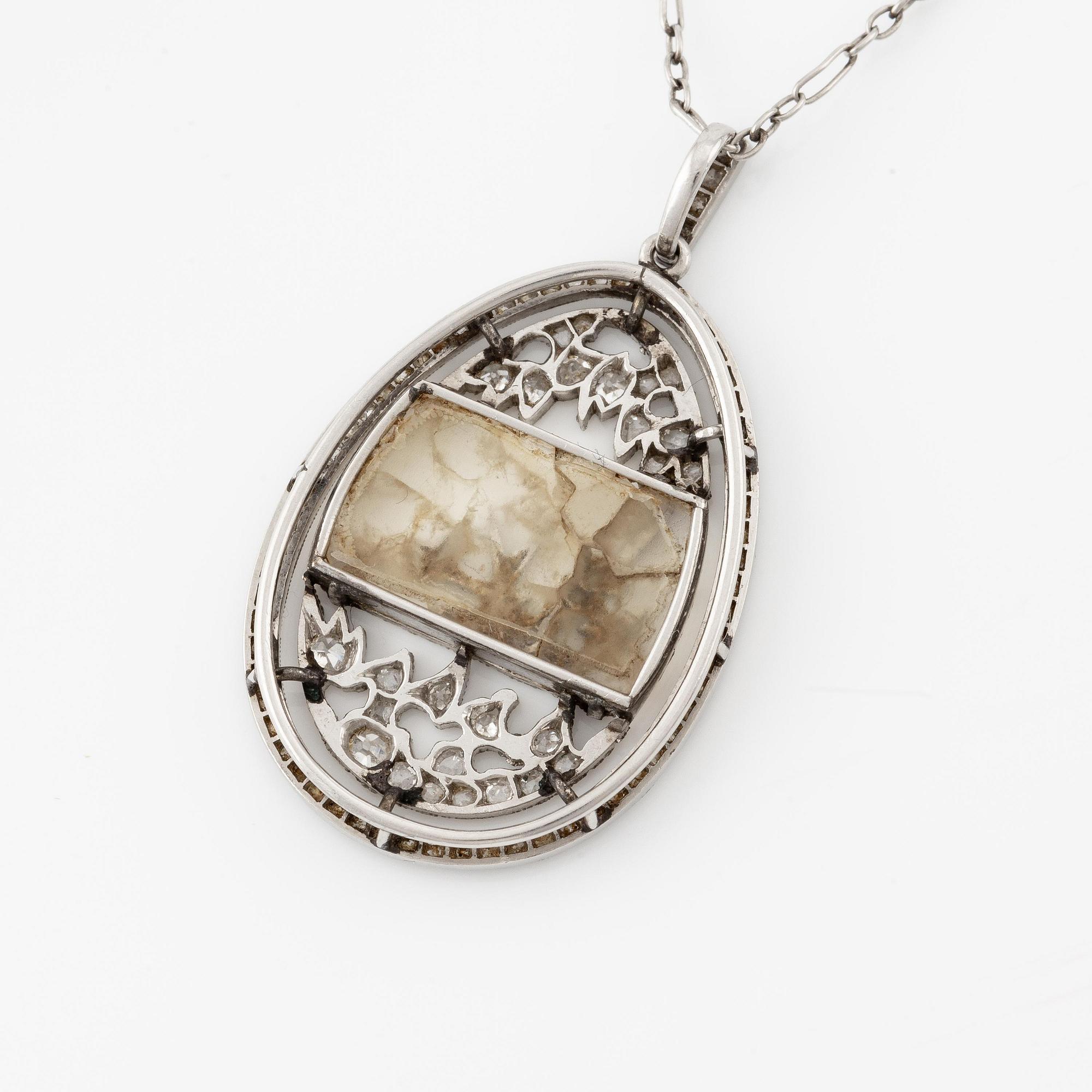 Fabergé hänge med kedja, design Alma Pihl.