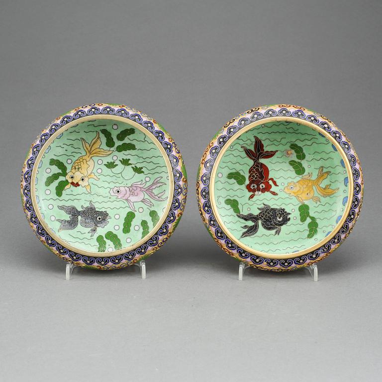 SKÅLAR, ett par, cloisonne, Kina, 1900-talets andra hälft.