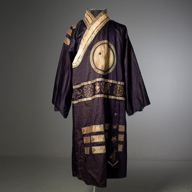 A purple silk taoist priest robe. Late Qing dynasty.