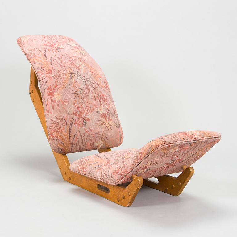 Ilmari Tapiovaara, an early 1960s 'Dolphin chair' for Skanno.