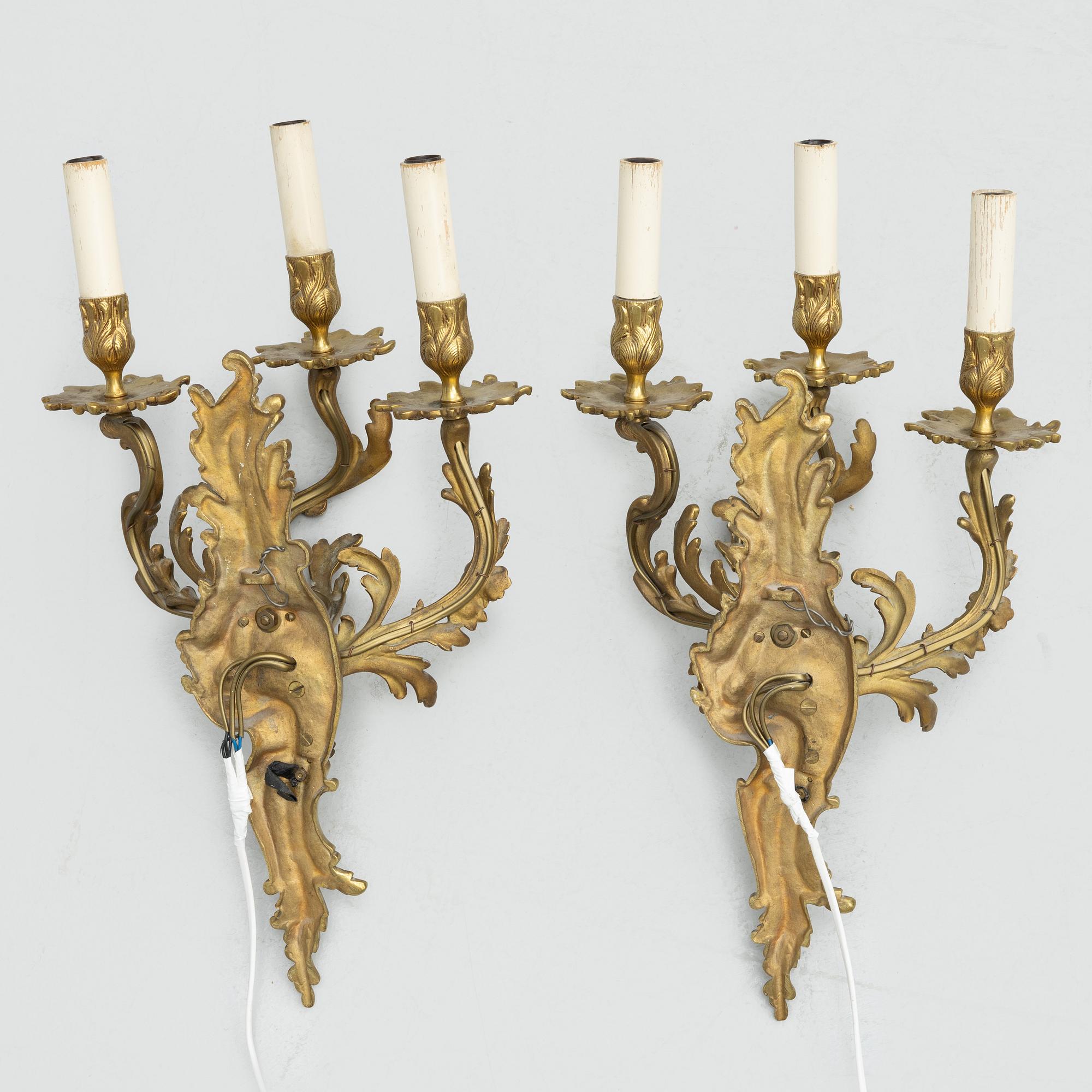 A pair of Rococo style wall lamps, early 20th Century.